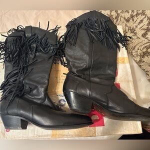 Black fringe dingo boots women’s